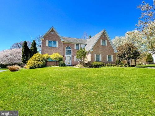 11 Gordon Wilbur Ct, Southampton, PA 18966-1536