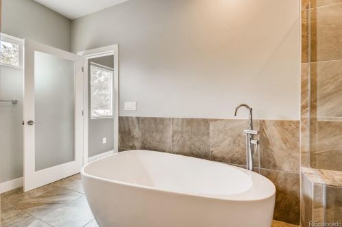 2111 Franklin St, Denver CO 80205-3905 exterior