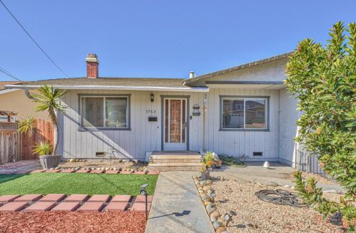 1753 Highland St, Seaside, CA 93955-3927