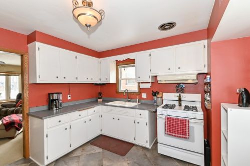 2609 63, Milwaukee WI 53219-2640 exterior