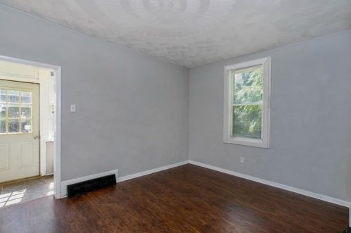 305 Hill St, South Connellsville, PA 15425-3728