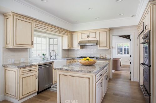 2936 Alta Vis Dr, Newport Beach CA  92660-3205 exterior