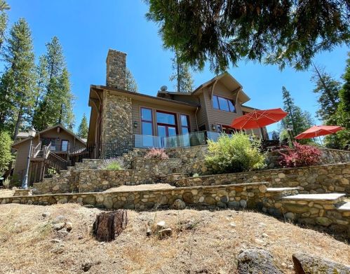 7899 Forest Dr, Wawona, CA