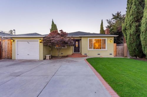 757 Douglas Ave, Redwood City, CA 94063-3513