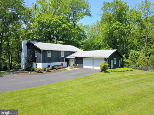 4822 Perkiomen Creek Rd, Collegeville, PA 19473-2009