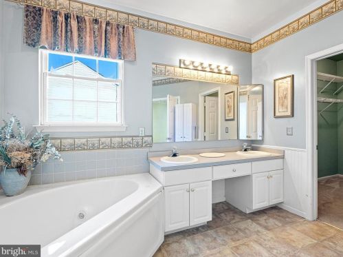 22 Nicole Ct, New Castle DE  19720-3760 exterior