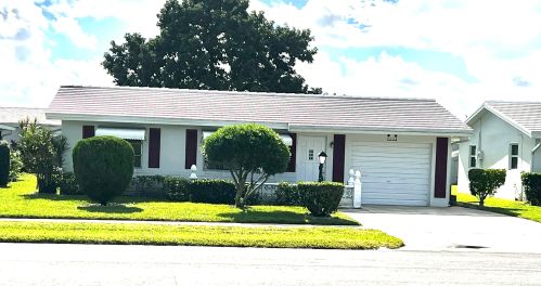 2020 Golf Ln, Boynton Beach FL  33426-4634 exterior