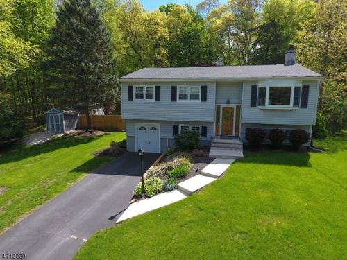 20 Hemlock Dr, Wantage NJ  07461-4418 exterior