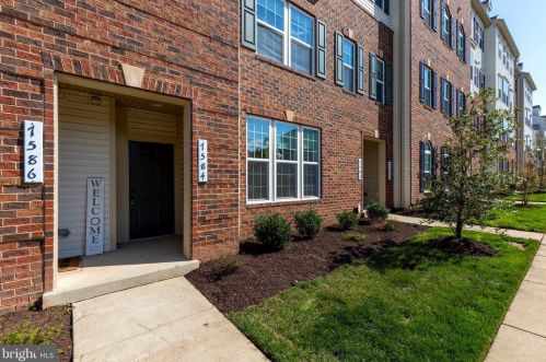 7584 Brunson Cir, Gainesville VA  20155 exterior