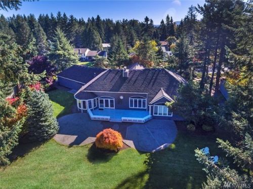 2041 211 Ave, Redmond WA  98074-6334 exterior