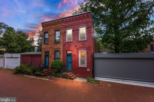 18 Gessford Ct, Washington DC  20003-1406 exterior