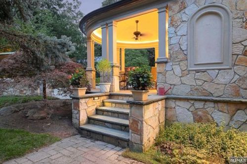 878 Seneca Rd, Franklin Lakes NJ  07417-2825 exterior