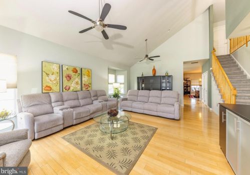 221 Hanover Rd, West Deptford, NJ 08086-3801