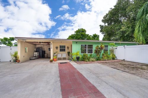 516 Carr St, Orlando, FL 32807-3304