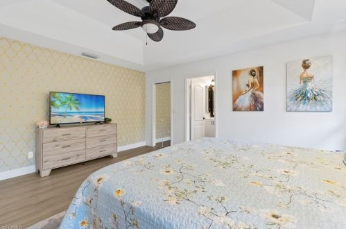 865 105 Ave, Naples FL 34108-1838 exterior