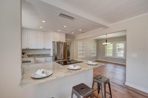 86 Anclote Rd, Tarpon Springs FL  34689-0070 exterior