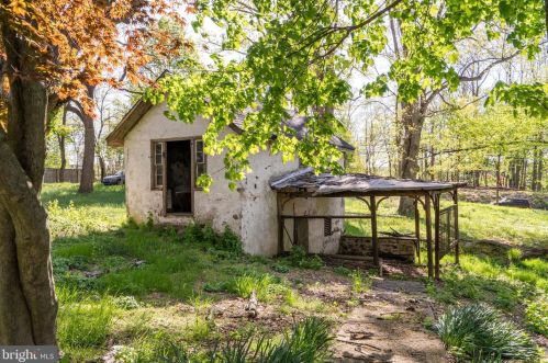 1704 Dreshertown Rd, Dresher PA  19025-1303 exterior