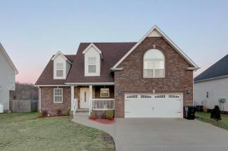 1209 Channelview Dr, Clarksville, TN 37040-2588