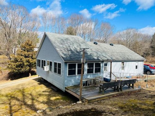 80 Flagg Ln, North Kingstown, RI 02852-6708