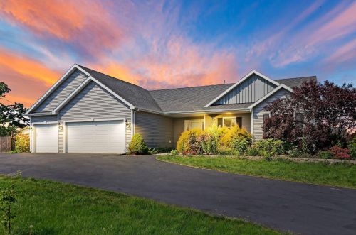 822 Cox Rd, Kansasville, WI 53139-9732
