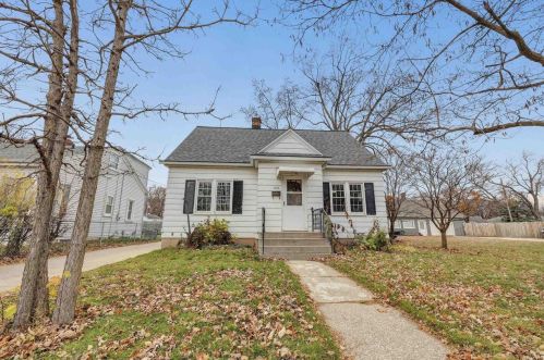 1446 Norwood Ave, Green Bay, WI 54304-3619