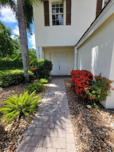 292 Kensington Way, West Palm Beach FL  33414-4316 exterior