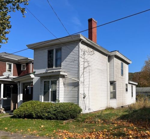 1818 6th Ave, Beaver Falls, PA 15010-4011