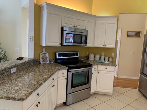 5705 Heron Ln, Naples, FL 34110-2313