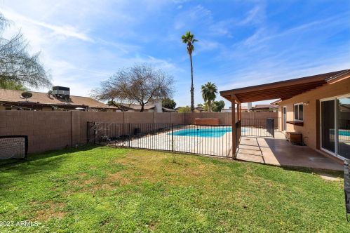 5525 Turquoise Ave, Glendale AZ 85302-1037 exterior