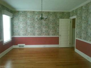 704 Cedar St, Elizabeth City NC  27909-4208 exterior