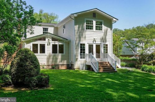 3027 Crane Dr, Falls Church VA  22042-3004 exterior