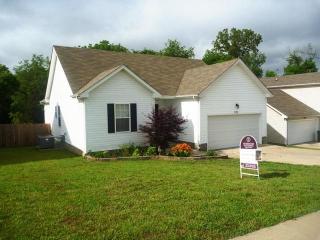 335 Chalet Cir, Clarksville, TN 37040-1641