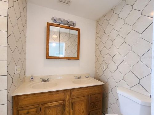 4641 Indian Riv Dr, Cocoa FL 32927-5912 exterior