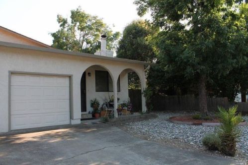 765 Yosemite Dr, Ukiah, CA 95482-5168