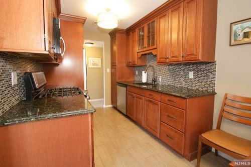 2904 Mark Twain Way, Mahwah NJ  07430-3429 exterior