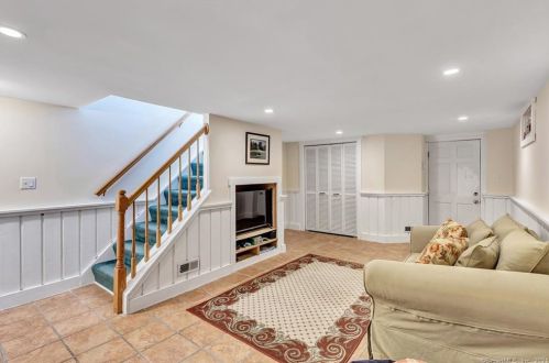 136 Vlg Rd, Huntington CT 06484-1778 exterior