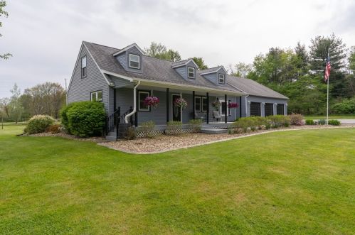 26 Schmidt Rd, Grove City, PA 16127-3436