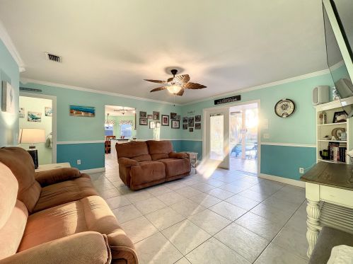 1726 Berkshire Blvd, Fort Pierce FL 34952-7112 exterior