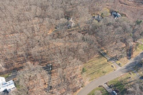 139 Wyneding Hill Rd, Manchester CT  06040-6608 exterior