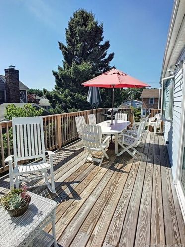 43 Middlefield St, Groton, CT 06340-8828