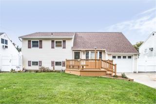 1020 Putnam Ave, North Lindenhurst, NY 11757-2226