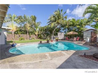 1040 Kahili St, Kailua, HI 96734-4050