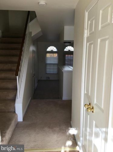 7810 Lake Pleasant Dr, Springfield VA  22153-2753 exterior
