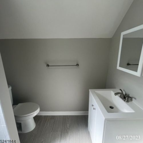 124 8th Ave, Roselle NJ  07203-2032 exterior