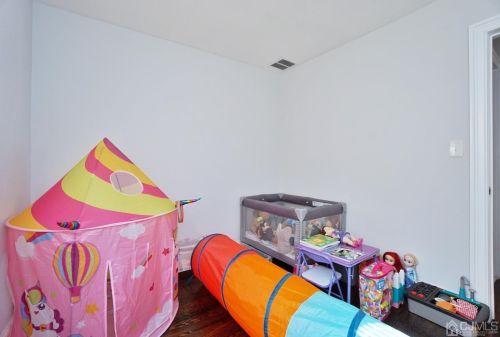 77 Hillside Ave, Woodbridge NJ  07095-3611 exterior