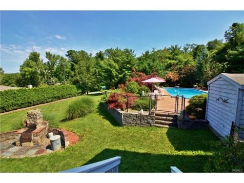 14 Gleneida Blvd, Mahopac, NY 10541-3228