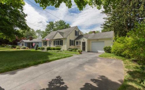 26 Bridge St, Salem, NH 03079-3218