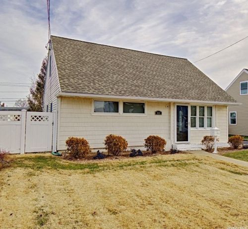 844 Mirabelle Ave, Westbury, NY 11590-6117