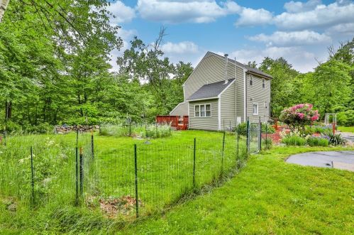 2 Harvest Dr, Derry NH  03038-4872 exterior