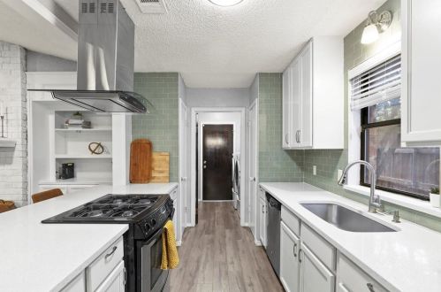 1502 Meadow Glen St, Richardson TX  75081-2541 exterior